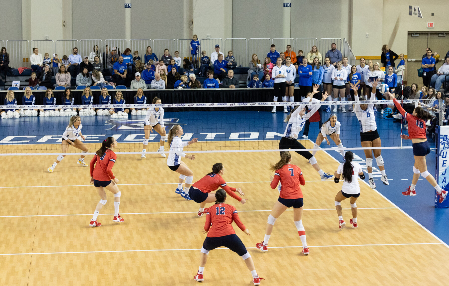 111222-owh-spo-cuvolley-em04.jpg